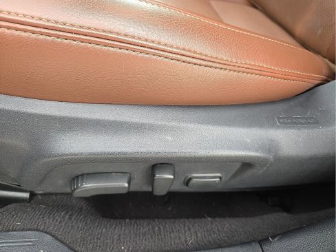 Used 2017 Subaru Outback 3.6R Touring image 14