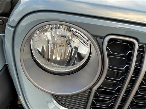 New 2025 Jeep Gladiator Sport image 23