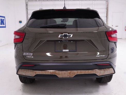 Used 2024 Chevrolet Trax ACTIV w/ Driver Confidence Package FWD image 29