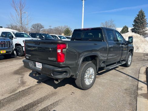 Used 2022 Chevrolet Silverado 2500 High Country w/ Safety Package II image 2