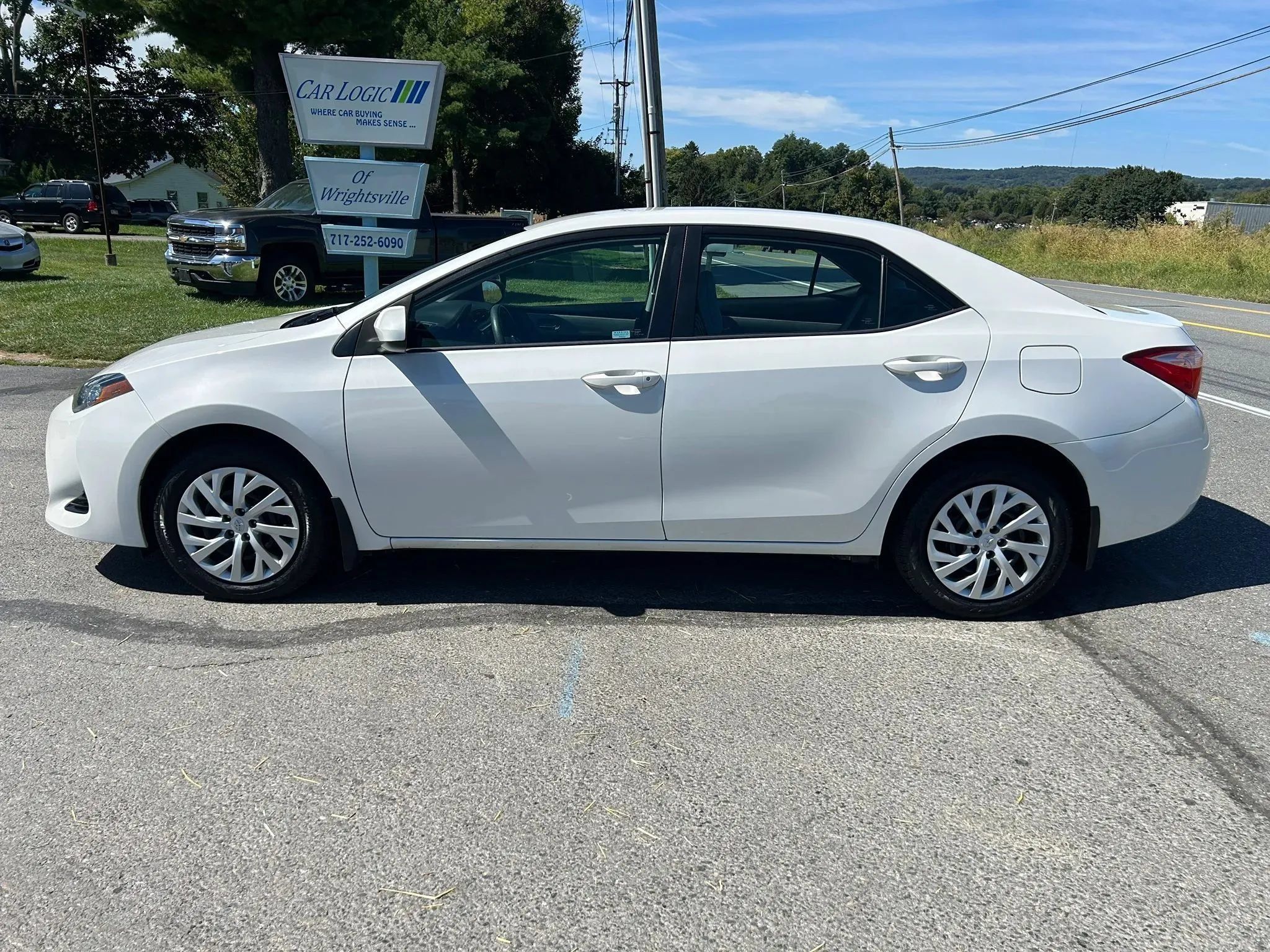Used 2018 Toyota Corolla LE FWD image 9