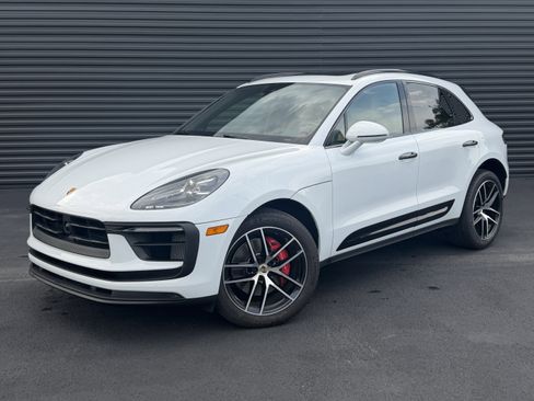 Certified 2022 Porsche Macan S AWD/4WD image 1