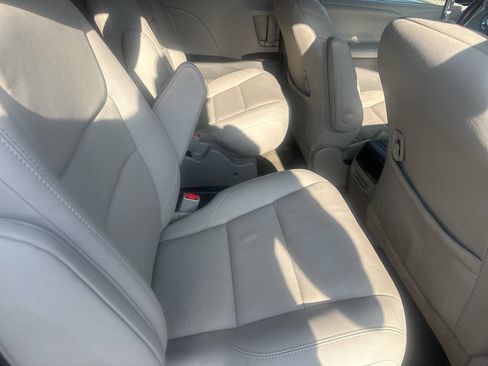 Used 2016 Toyota Sienna AWD image 21