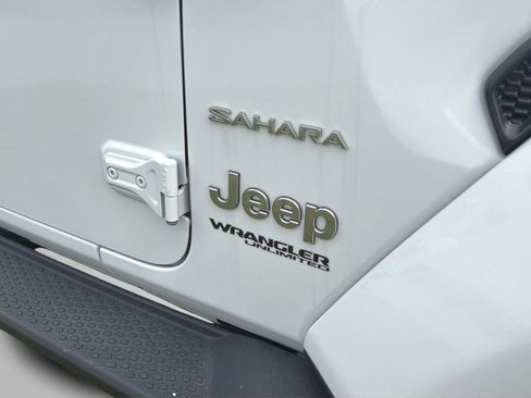 Used 2022 Jeep Wrangler Unlimited Sahara AWD/4WD image 27