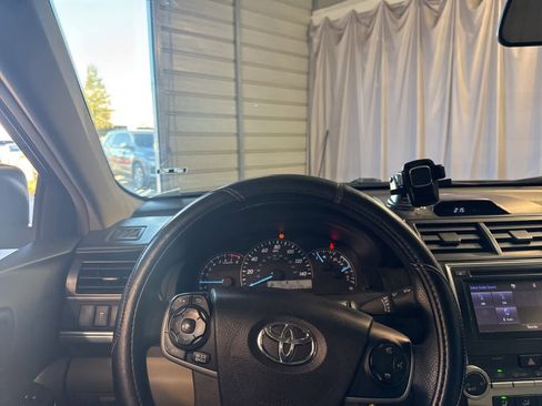 Used 2014 Toyota Camry L image 21