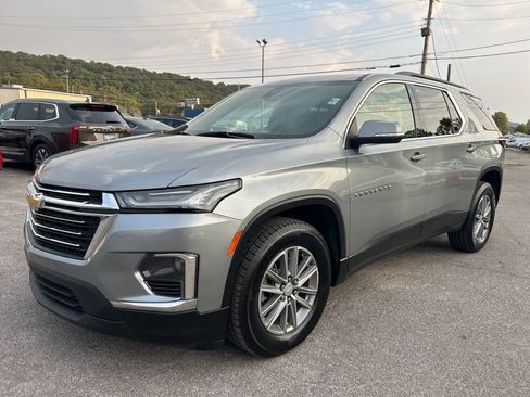 Used 2023 Chevrolet Traverse LT image 1