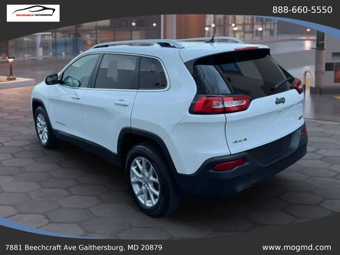 Used 2017 Jeep Cherokee Latitude w/ Cold Weather Group AWD/4WD image 4