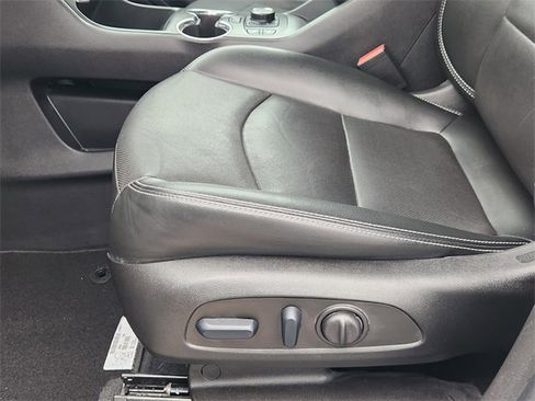 Used 2022 GMC Terrain SLT w/ Infotainment Package II image 23