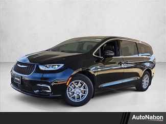 New 2026 Chrysler Pacifica Select video 1