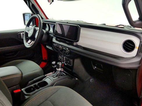 Used 2025 Jeep Wrangler Unlimited Sahara w/ Safety Group AWD/4WD image 24