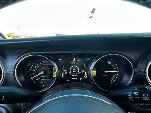 Used 2023 Jeep Wrangler Unlimited Sahara w/ Cold Weather Group AWD/4WD image 21