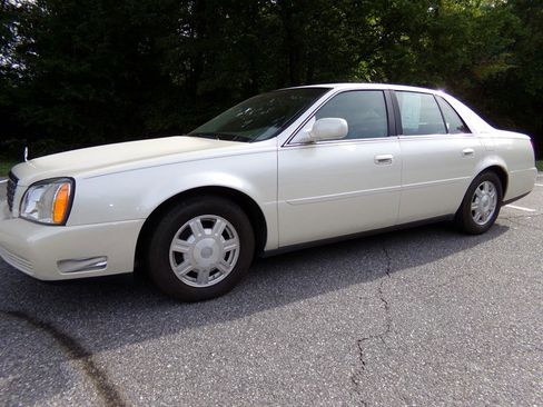 Used 2003 Cadillac De Ville Sedan w/ Comfort & Convenience Package image 1