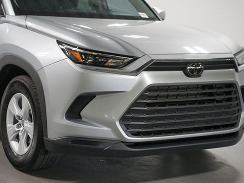 Certified 2025 Toyota Grand Highlander FWD image 4