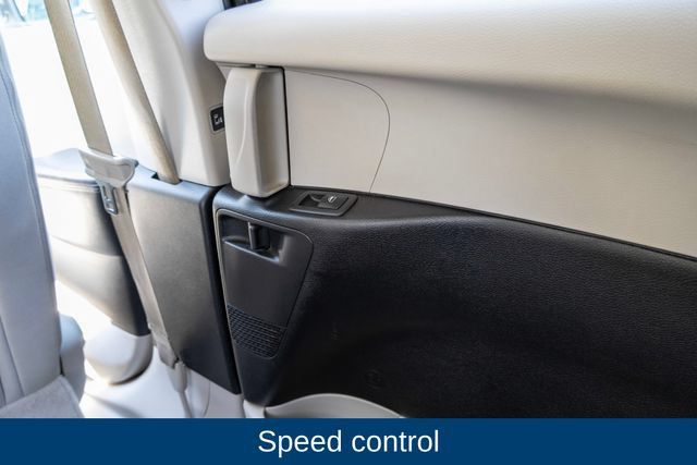 Used 2017 Chrysler Pacifica Touring FWD image 20
