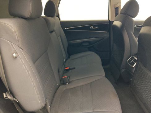 Used 2018 Kia Sorento FWD image 19