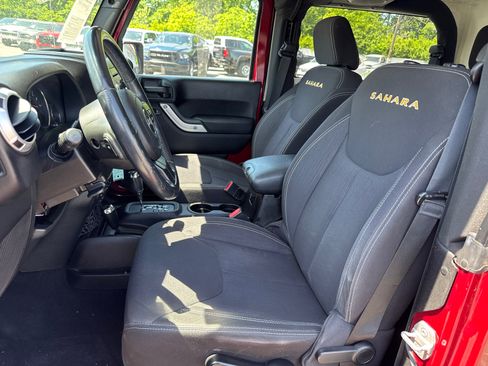 Used 2013 Jeep Wrangler Sahara w/ Connectivity Group AWD/4WD image 7