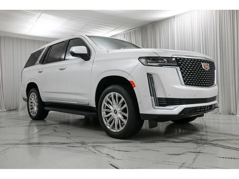 Used 2024 Cadillac Escalade Premium Luxury AWD/4WD image 2