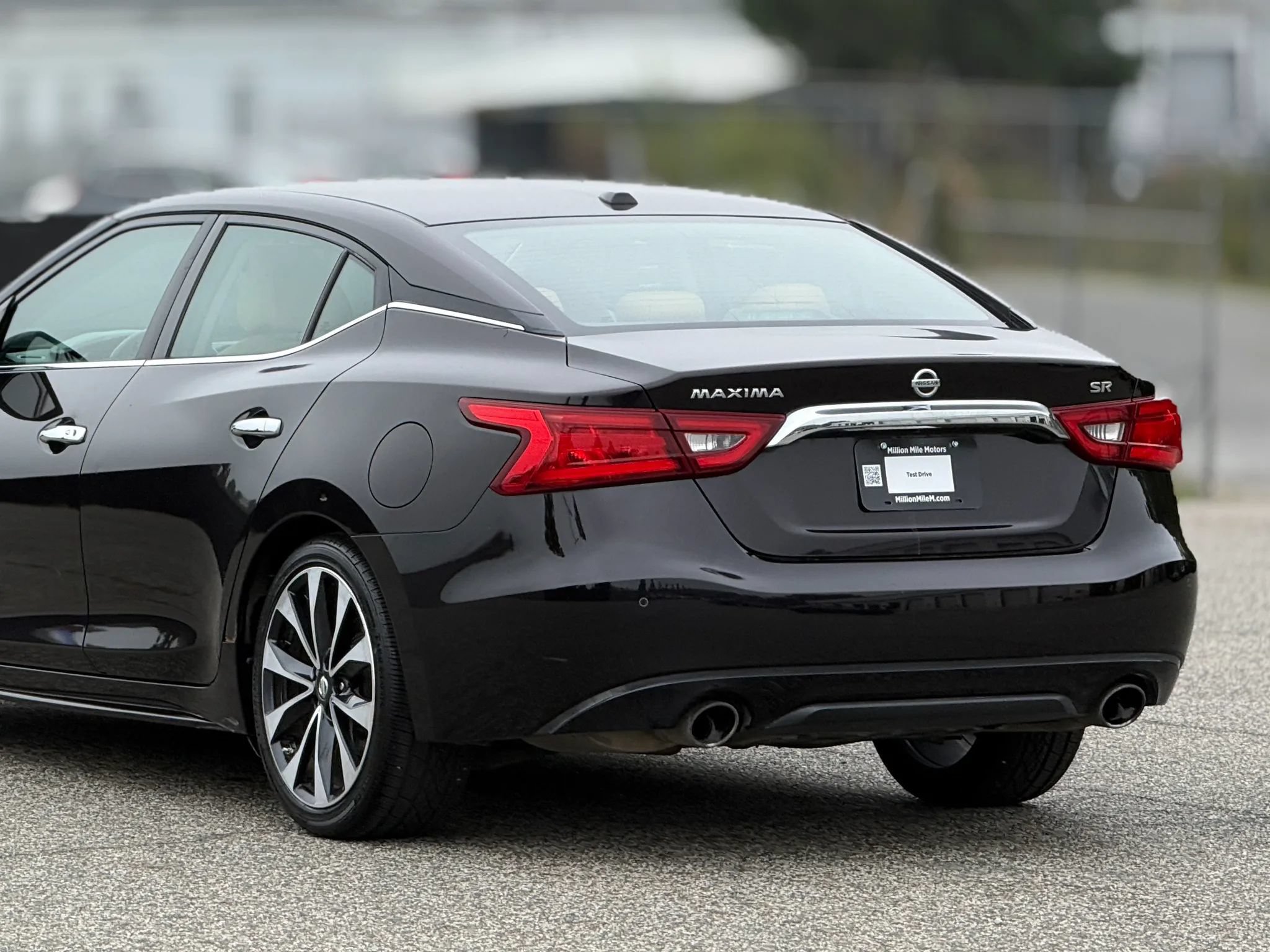 Used 2016 Nissan Maxima SR FWD image 16