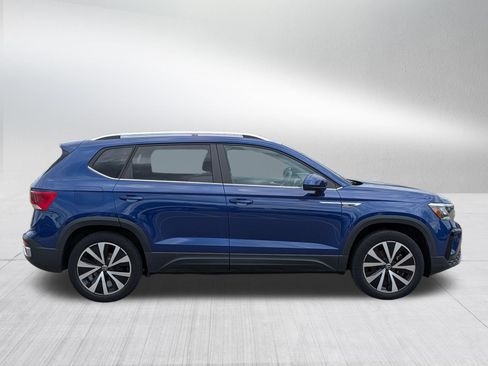 Used 2023 Volkswagen Taos SE w/ Panoramic Sunroof Package AWD/4WD image 8
