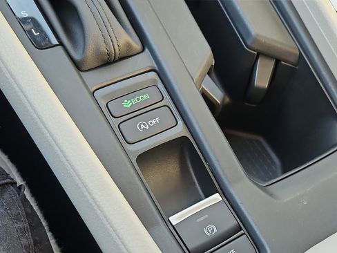 Certified 2025 Honda Accord LX image 9