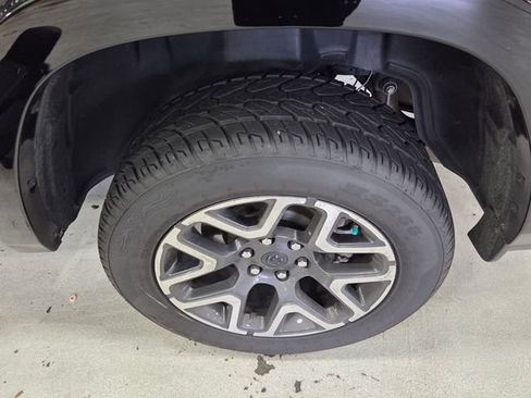 Used 2025 RAM 1500 Laramie AWD/4WD image 5