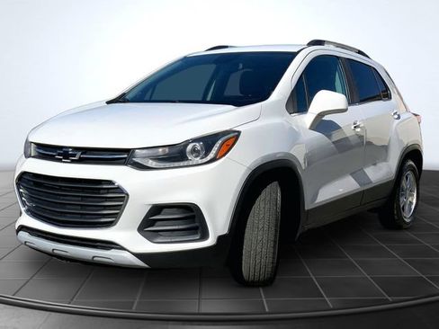 Used 2020 Chevrolet Trax LT w/ LT Convenience Package FWD image 4