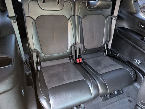 Used 2024 Jeep Grand Cherokee L Laredo RWD image 6