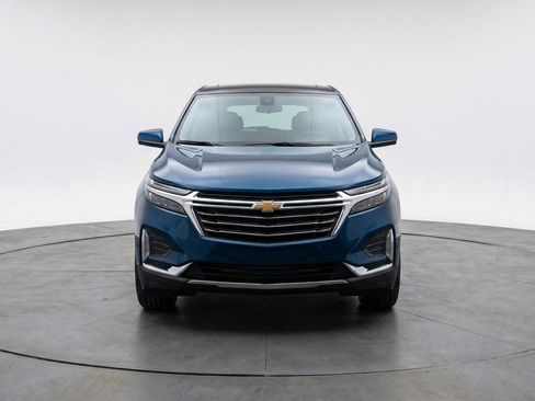 Used 2025 Chevrolet Equinox LT image 2