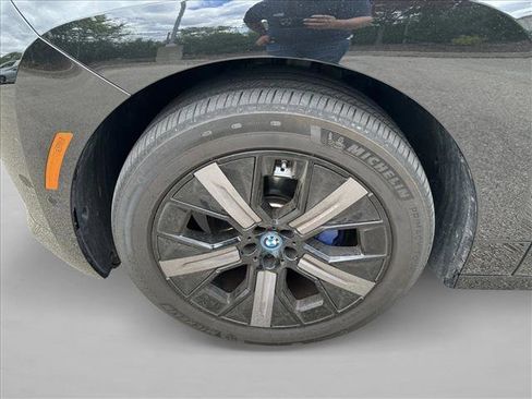Used 2024 BMW iX xDrive50 w/ Premium Package AWD/4WD image 9
