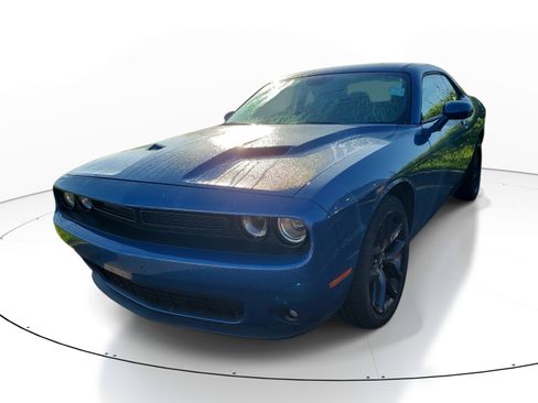 Used 2020 Dodge Challenger SXT w/ Blacktop Package RWD image 3