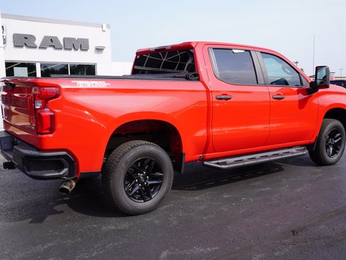 Used 2019 Chevrolet Silverado 1500 Custom Trail Boss AWD/4WD image 3