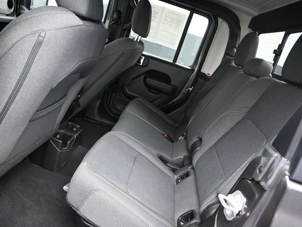 Used 2025 Jeep Gladiator Sport AWD/4WD image 14