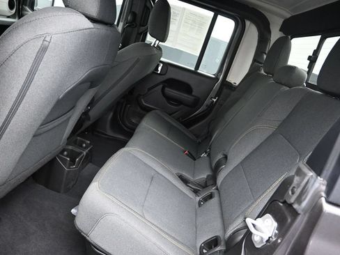 Used 2025 Jeep Gladiator Sport AWD/4WD image 14