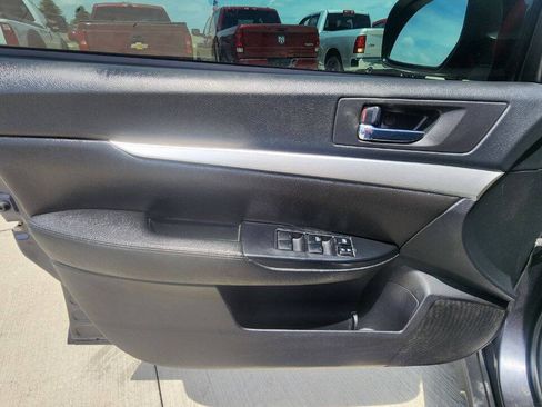 Used 2011 Subaru Outback 2.5i Premium AWD/4WD image 11