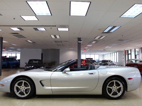 Used 2004 Chevrolet Corvette Convertible w/ Preferred Equipment Group image 33