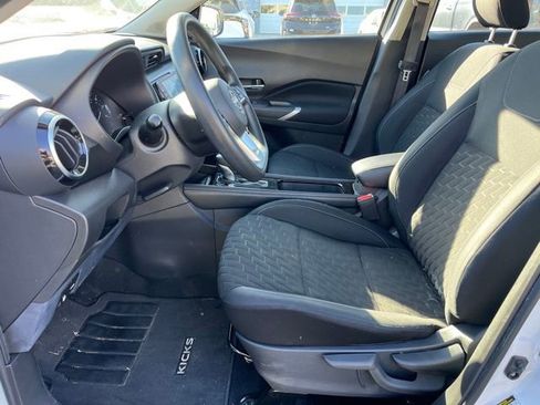 Used 2022 Nissan Kicks SV image 5