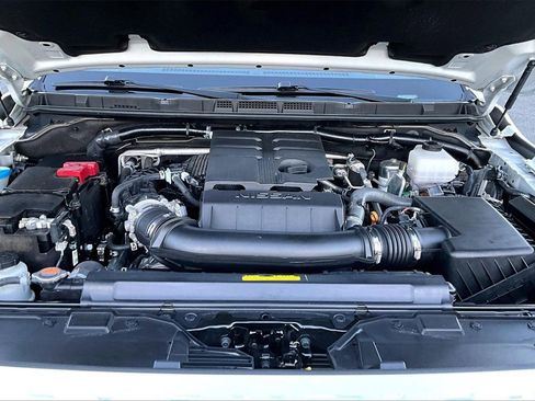 Used 2024 Nissan Frontier SL w/ Technology Package image 35