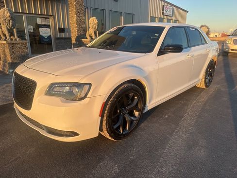 Used 2022 Chrysler 300 Touring w/ Sport Appearance Package image 2