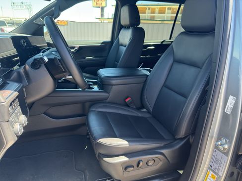 Used 2025 Chevrolet Tahoe Z71 AWD/4WD image 11
