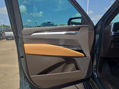 Used 2026 Cadillac Escalade Luxury w/ Touring Package AWD/4WD image 14