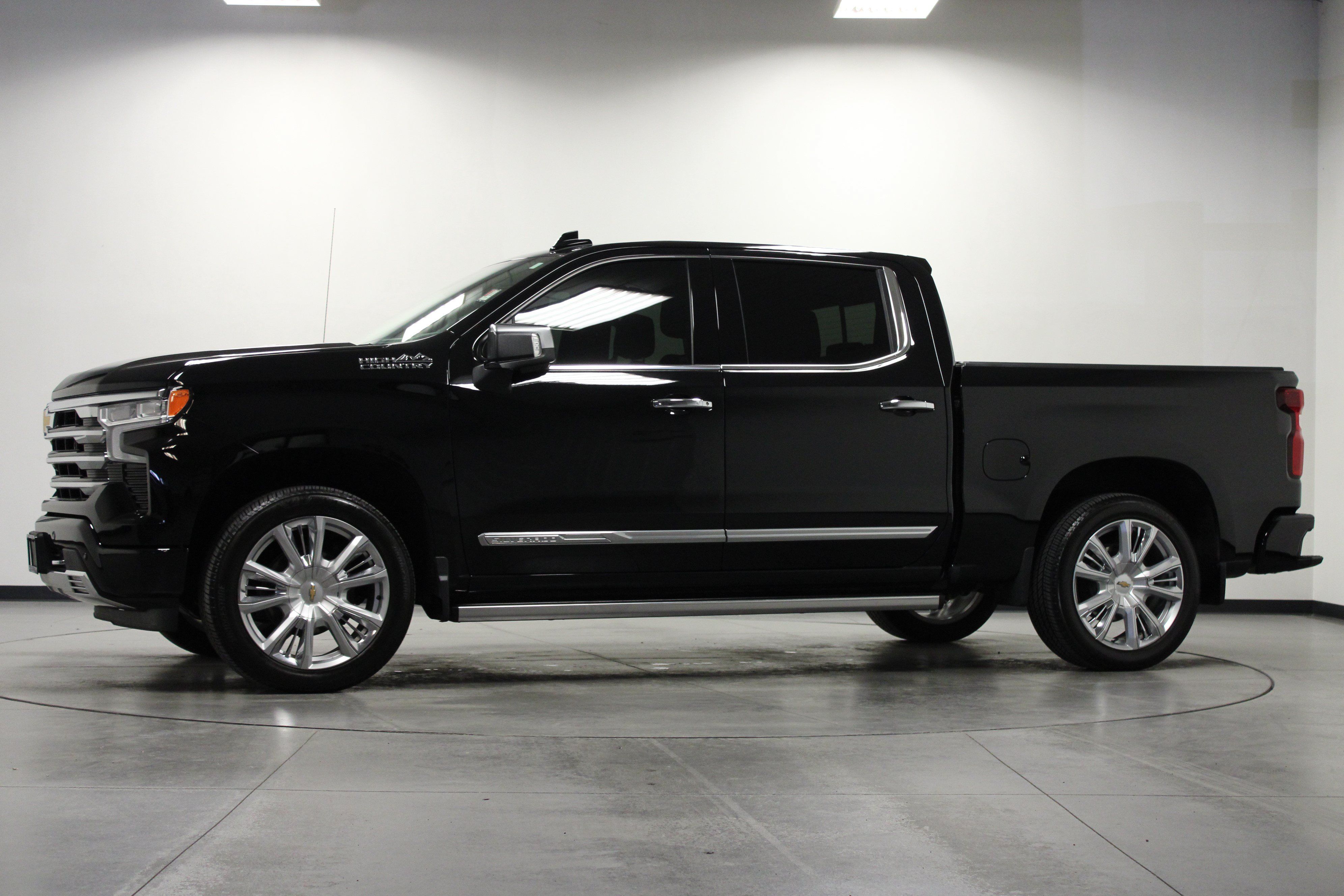 Used 2026 Chevrolet Silverado 1500 High Country AWD/4WD image 7