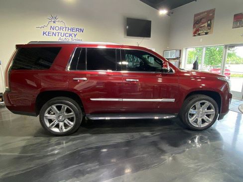 Used 2019 Cadillac Escalade Premium Luxury AWD/4WD image 2