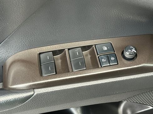 Used 2022 Toyota Camry SE image 13