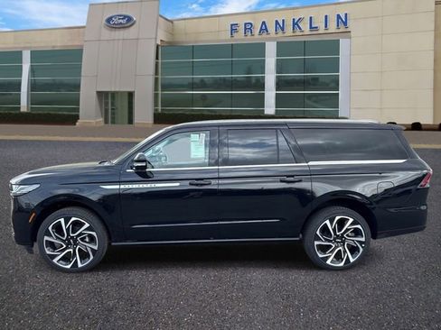 New 2026 Lincoln Navigator L Reserve AWD/4WD image 4