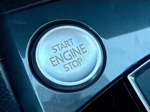 Used 2019 Volkswagen Tiguan SEL image 36