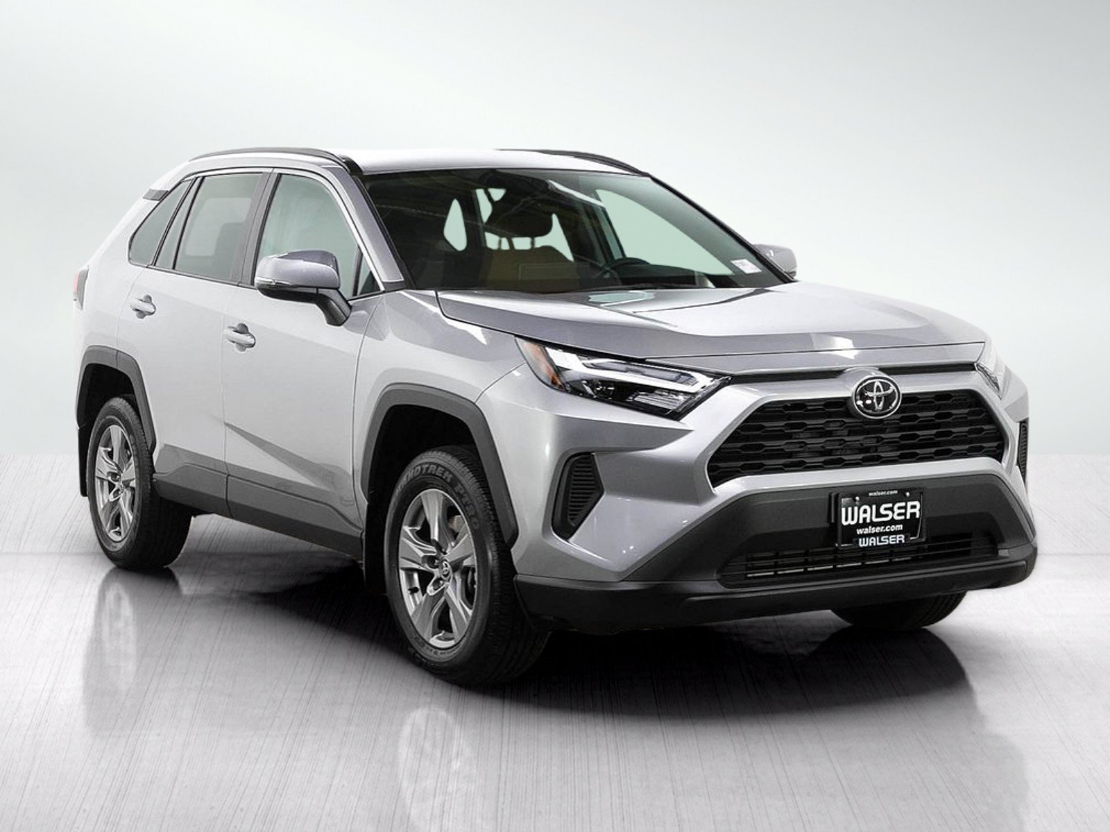 Used 2024 Toyota RAV4 XLE AWD/4WD image 9