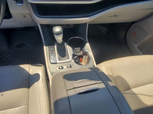 Used 2015 Toyota Highlander Limited AWD/4WD image 18