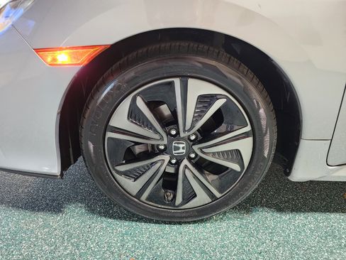 Used 2018 Honda Civic EX image 12
