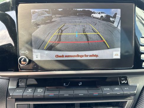 Used 2025 Toyota Camry SE image 16