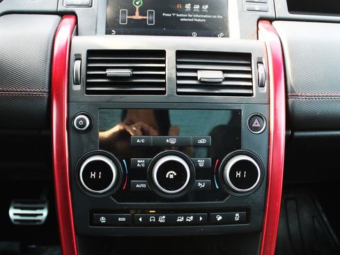 Used 2018 Land Rover Discovery Sport HSE image 26